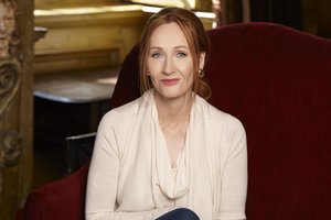 Skaitytojai pasitinka naująją J. K. Rowling knygą: berniukas ir jo žaislas netrukus pakeis pasaulį