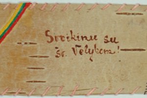 Į „Pasaulio atminties“ Lietuvos nacionalinį registrą įrašytas atvirukas-sveikinimas ant beržo tošies
