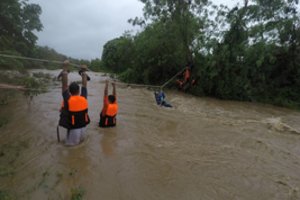 Filipinuose per audrą žuvusių žmonių skaičius padidėjo iki 11 