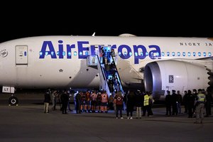 Ispanija per Pakistaną evakavo dar 160 afganistaniečių