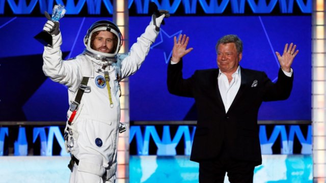 Į kosmosą pakilo 90-metis aktorius W. Shatneris: tapo vyriausiu per visą istoriją kosmose pabuvojusiu asmeniu