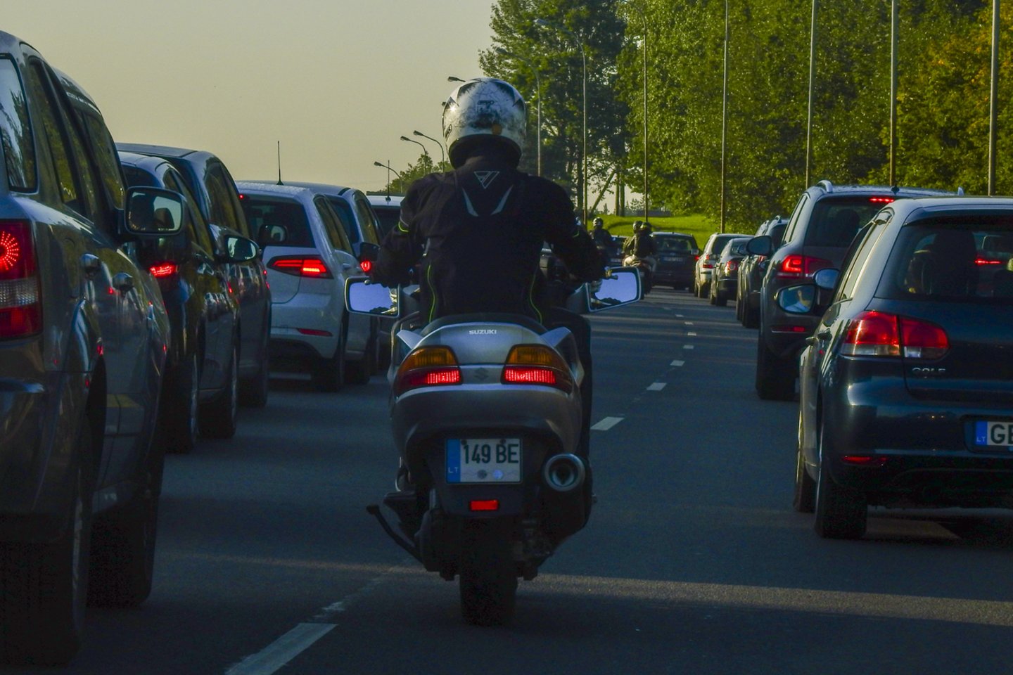 Siūloma suvienodinti administracinę atsakomybę už greičio viršijimą motociklininkams ir automobilių vairuotojams.<br>V.Ščiavinsko nuotr.