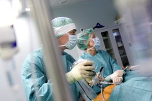 Šiaulių medikai onkologine liga sergančiam pacientui atliko neįprastą procedūrą