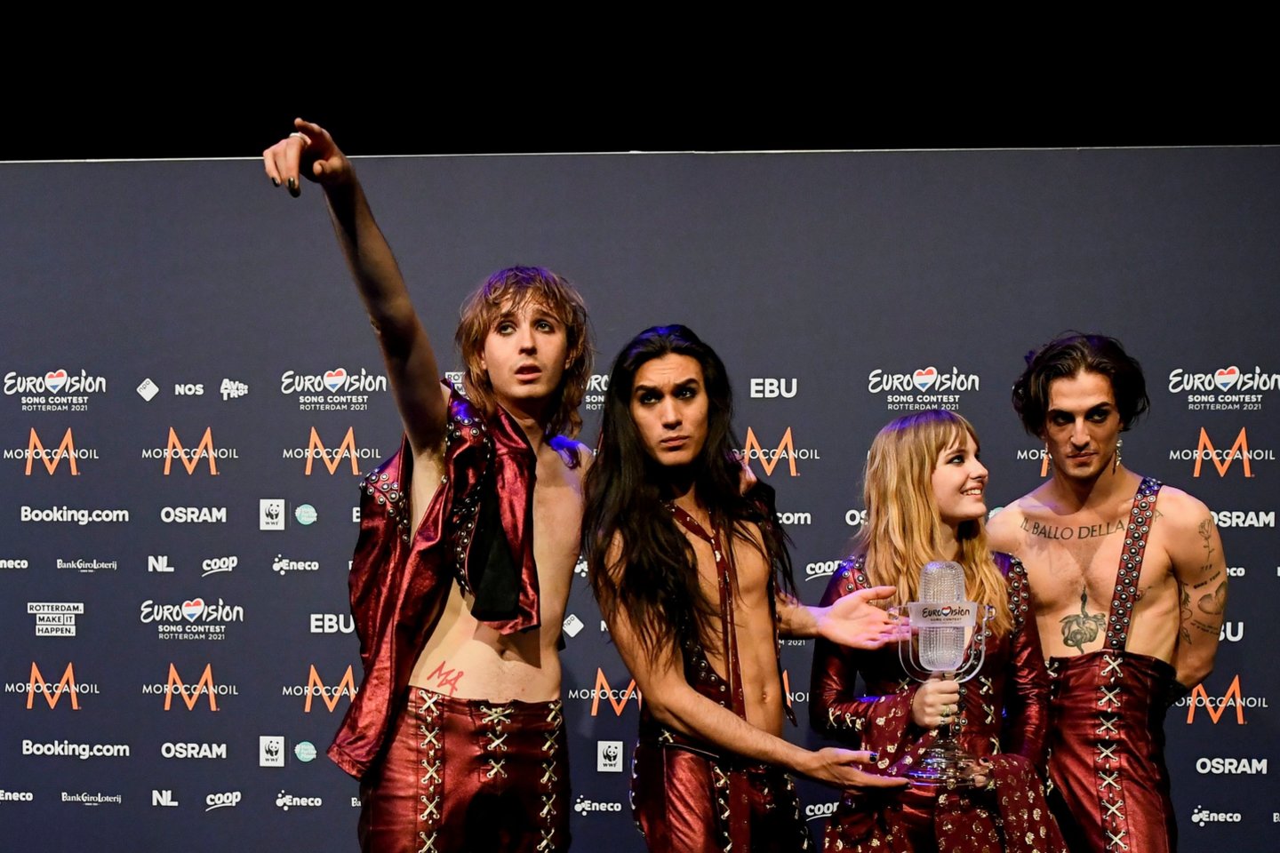 Itaiaji teisę rengti „Euroviziją“ iškovojo grupė „Måneskin“. <br>„Reuters“ / „Scanpix“ nuotr.