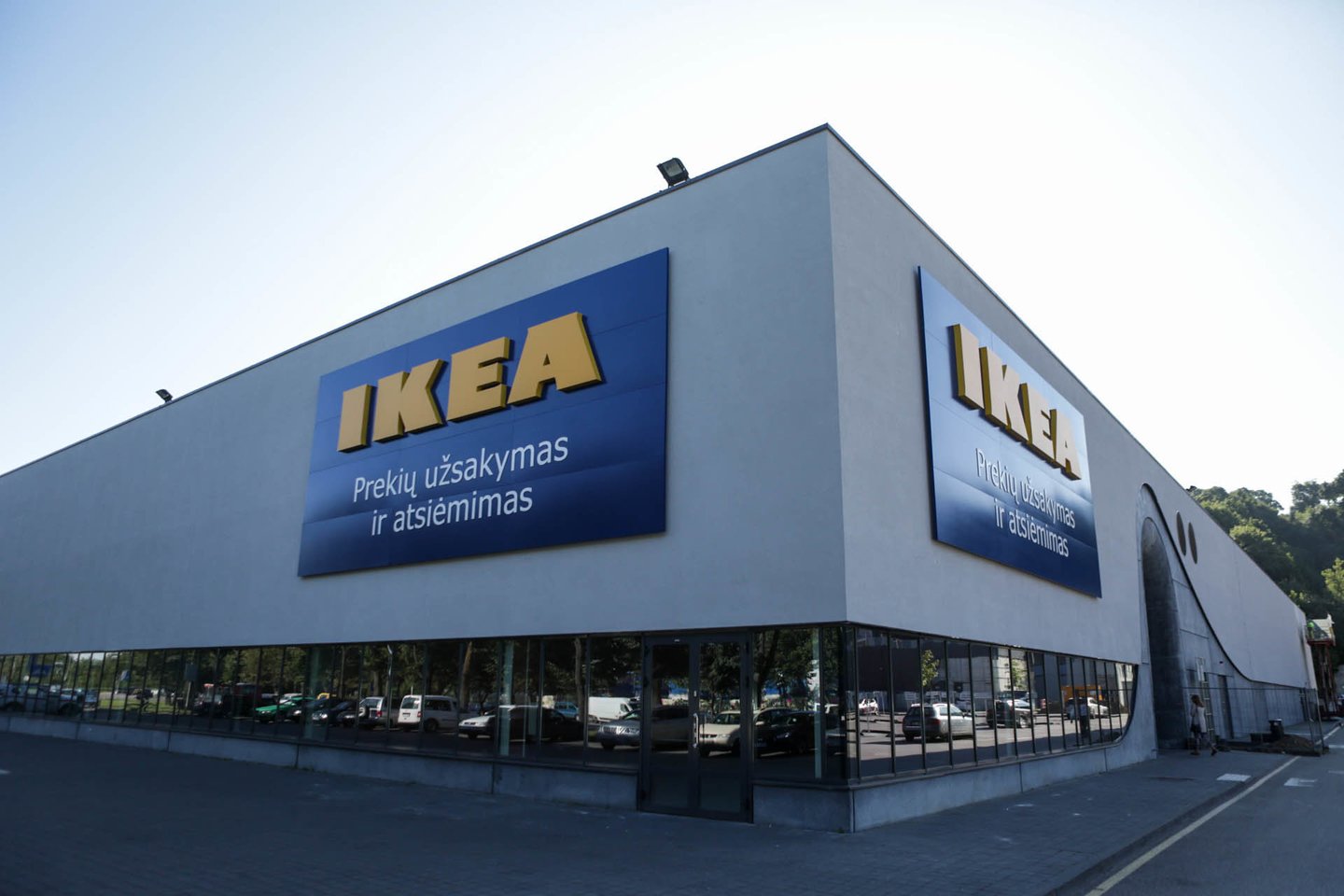 „Ikea“ metiniai pardavimai viršijo ikipandeminį lygį, tačiau pasaulinis tiekimo stygius, kurį pajuto ir Švedijos baldų milžinė, išliks ir 2022-aisiais.<br>G.Bitvinsko nuotr.