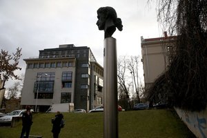 Vilniečiai neleis pamėgto skvero užstatyti, miesto architektas žada: poliklinikos priestato projektas keisis