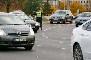 Sunkiai suvokiami sprendimai: Vilniuje perbraižė žiedines sankryžas, bet jose eismą turi reguliuoti pareigūnai