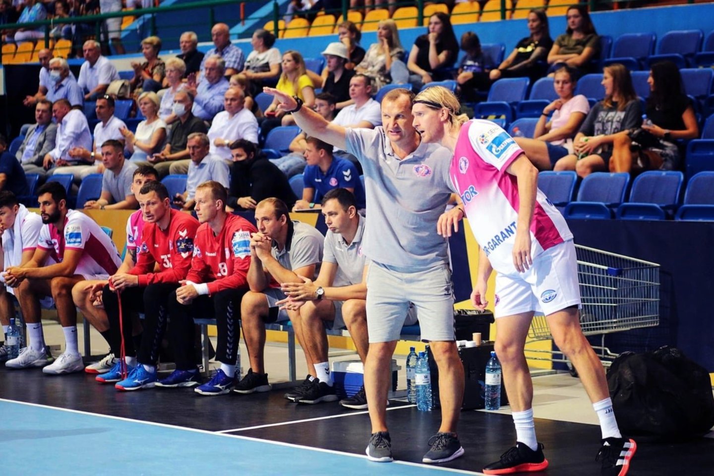 Aidenas Malašinskas ir Ukrainos klubo treneris Gintaras Savukynas.<br> rankinis.lt nuotr.
