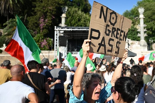 Italijoje – nauja tvarka: sveikatos paso nepateikę darbuotojai negalės dirbti, nesilaikantiems gresia baudos