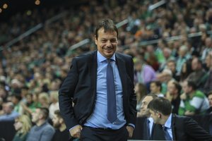 Eurolygos metų treneriui E. Atamanui padeda ir jo 11-metis sūnus: planą prieš „Olimpia“ ruošia kartu