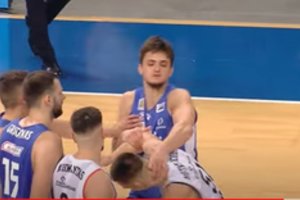 Įspūdingai žaidęs I. Buva nukalė „Rytui“ pergalę Klaipėdoje – mačo pabaigoje žaidėjų emocijos virto ir susistumdymais