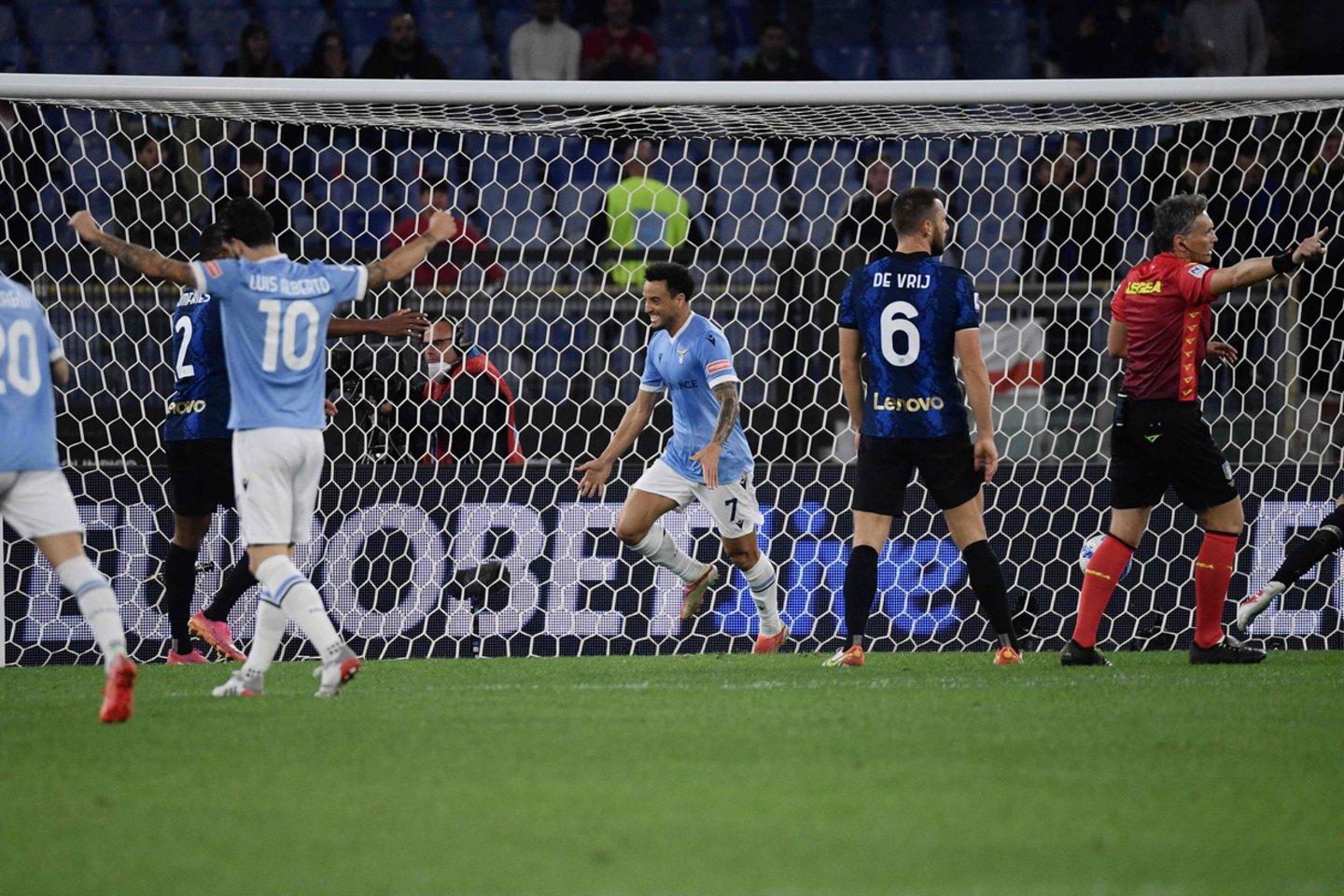 Brazilas Felipe Andersonas pelnė antrąjį „Lazio“ įvartį.<br> AFP/Scanpix.com nuotr.