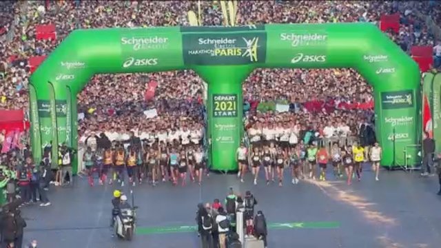 60 tūkstančių bėgikų šį rytą varžėsi Paryžiaus maratone: paskelbti nugalėtojai