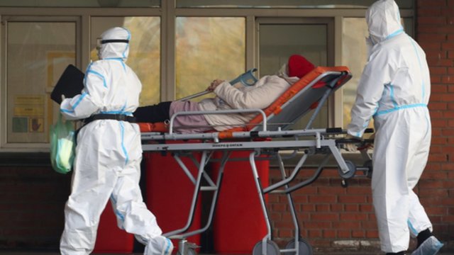 Kritinė koronaviruso situacija Rumunijoje: ligoninės perpildytos, lovos statomos koridoriuose