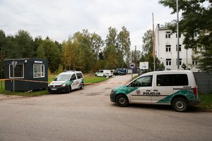 Žiniasklaida: į Lietuvą neteisėtai pateko migrantų grupė su vaikais