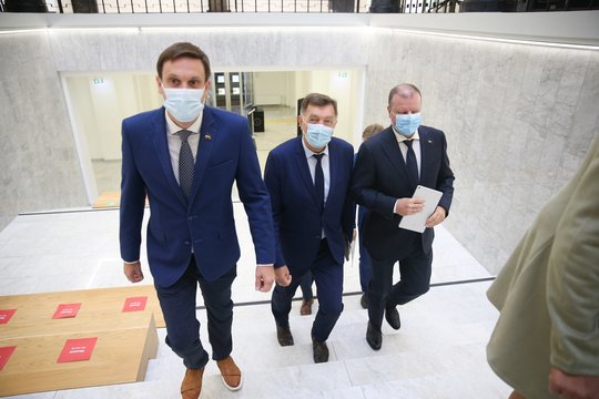 Favoritu vadovauti kuriamai partijai naujai laikomas S. Skvernelis, bet mesti iššūkį gali ir kiti politikai