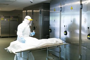 Lietuvoje – 2235 nauji COVID-19 atvejai, užkratas pražudė 16 žmonių, 15 iš jų buvo neskiepyti