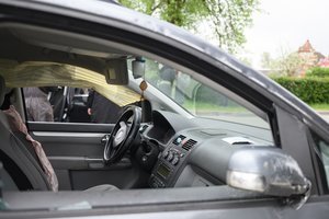 Sukčiai ištraukė senas istorijas apie avarijas: skambintojas moteriai pranešė kraupią žinią