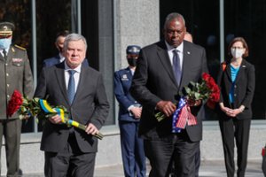 Į Ukrainą vizito atvyko JAV gynybos sekretorius Ll. Austinas