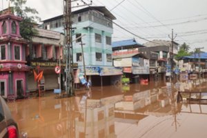 Indijos šiaurėje per potvynius ir nuošliaužas žuvo mažiausiai 15 žmonių