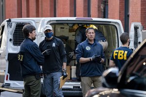 FTB agentai užplūdo su V. Putinu siejamo rusų oligarcho O. Deripaskos namus: atliekamos kratos