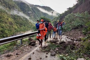 Potvyniai ir žemių nuošliaužos Indijoje ir Nepale pareikalavo 116 gyvybių: begalė žmonių vis dar laikomi dingusiais 