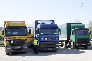 Vežėjai nebeslepia emocijų – pyksta, kodėl koeficientais valdžia nepuola didinti slaugytojų ar ugniagesių algų     