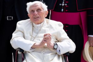 Popiežius emeritas Benediktas XVI teigia laukiantis žemiškosios mirties