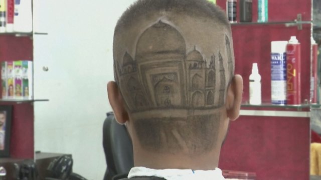 To dar būsite nematę: du broliai kirpėjai Indijoje kuria stebuklus iš vyrų šukuosenų