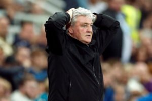 Pirmasis Saudo Arabijos šeichų ėjimas „Newcastle United“ klube – komandą palieka treneris S. Bruce'as