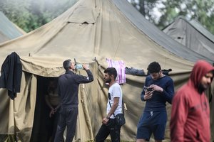 Vyriausybė siūlo tikslinti procedūras dėl migrantų po pusmečio sulaikymo