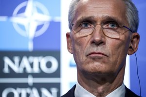 J. Stoltenbergas: NATO pasirengusi dialogui su Rusija, taip pat per bendrą Tarybą