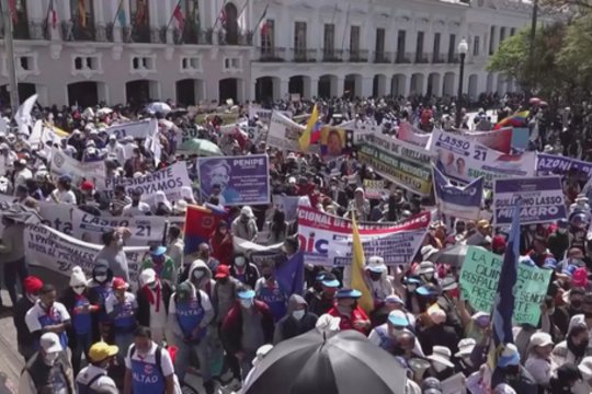 Ekvadorą drebina protestai: į gatves išėjo tiek konservatyvaus prezidento šalininkai, tiek kritikai