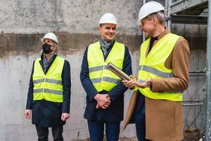 Simboliniu kapsulės įkasimu pradėtos 20 aukštų biurų pastato Konstitucijos prospekte statybos