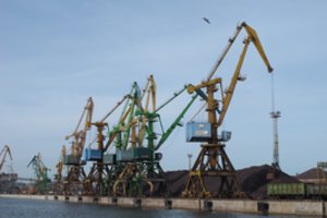 Aplinkosaugininkai: „Klasco“ teigia sustabdžiusi geležies rūdos krovą 