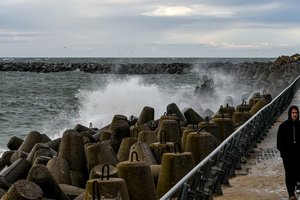 Tarnyboms ruošiantis antrai audros dienai, visoje Lietuvoje skaičiuojama padaryta žala