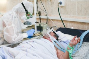 Vilniuje ligoninės stabdo dalį paslaugų: 90 proc. reanimacijos lovų – užimtos, jose – vien neskiepyti pacientai