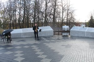 Šiauliuose iškilmingai atidarytas Pasaulio tautų teisuolių skveras