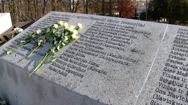 Šiauliuose atidarytas pirmasis šalyje Pasaulio tautų teisuolių skveras: įamžintos žydus gelbėjusių lietuvių pavardės