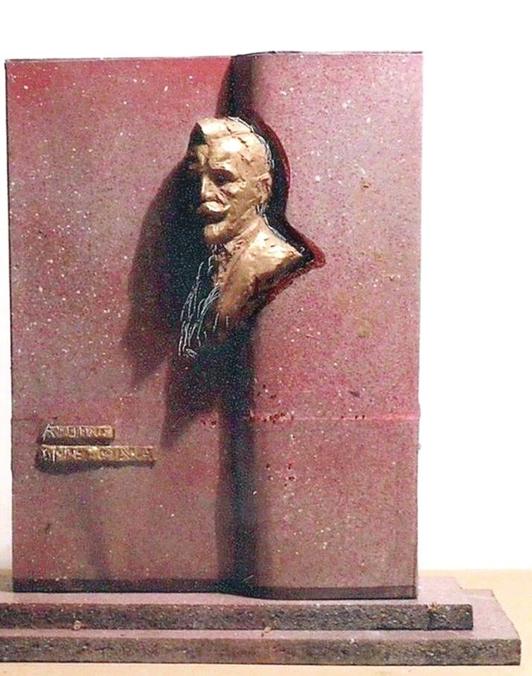 2015 metais  išrinktas skulptoriaus A.Žukausko paminklo A.Smetonai projektas.