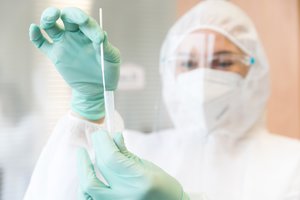 Europos komisaras: testavimas nuo COVID-19 neturėtų būti nemokamas