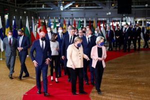 A. Merkel per paskutinį savo ES viršūnių susitikimą sulaukė ovacijų atsistojus