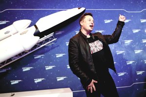 E. Muskas gali tapti pirmuoju pasaulyje trilijonierumi