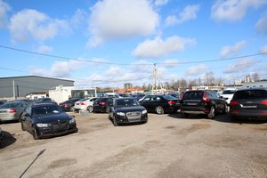 Įdomybės transporto rinkoje: daugiausia pakilo senesnių nei 20 metų automobilių kainos