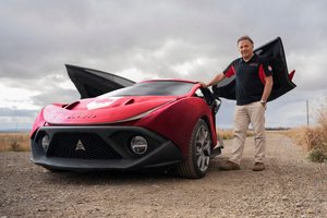 Greičiausias triratis elektromobilis pasaulyje dar ir kas kriptovaliutą