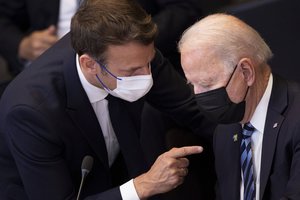 J. Bidenas ir E. Macronas aptarė Europos gynybos reikalus
