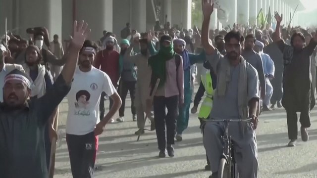 Įtampa Pakistane: per susirėmimą su uždraustos islamistų grupės demonstrantais žuvo trys pareigūnai