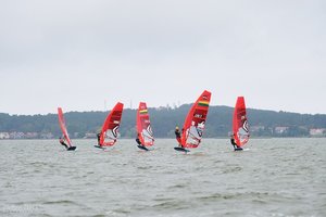 Naujos olimpinės burlenčių klasės iQFOiL Europos čempionate – trys Lietuvos atstovai