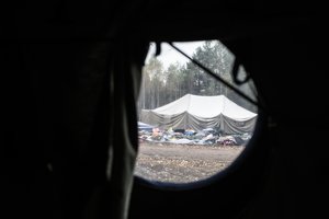 Teritoriją palikus paskutiniams migrantams – naujas planas: vėl drebins langus