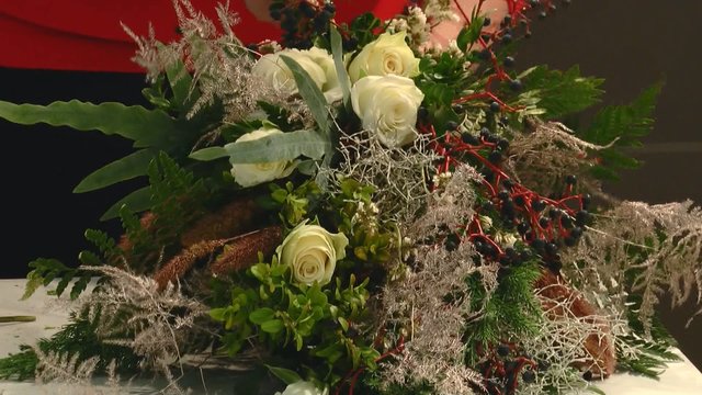 Artėjant Vėlinėms intensyvėja prekyba gėlėmis: už puokštę lietuviai negaili ir kelių dešimčių eurų